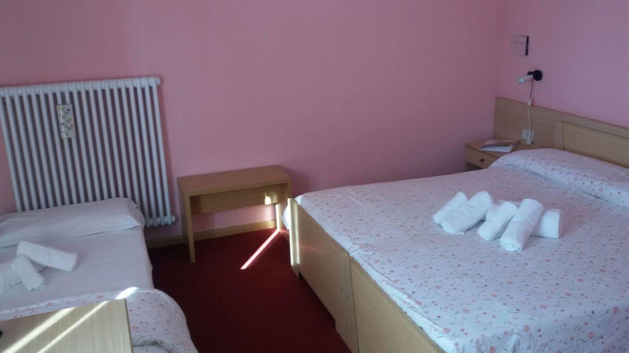 פאי דלה פאגאנלה Hotel & Residence Montana מראה חיצוני תמונה