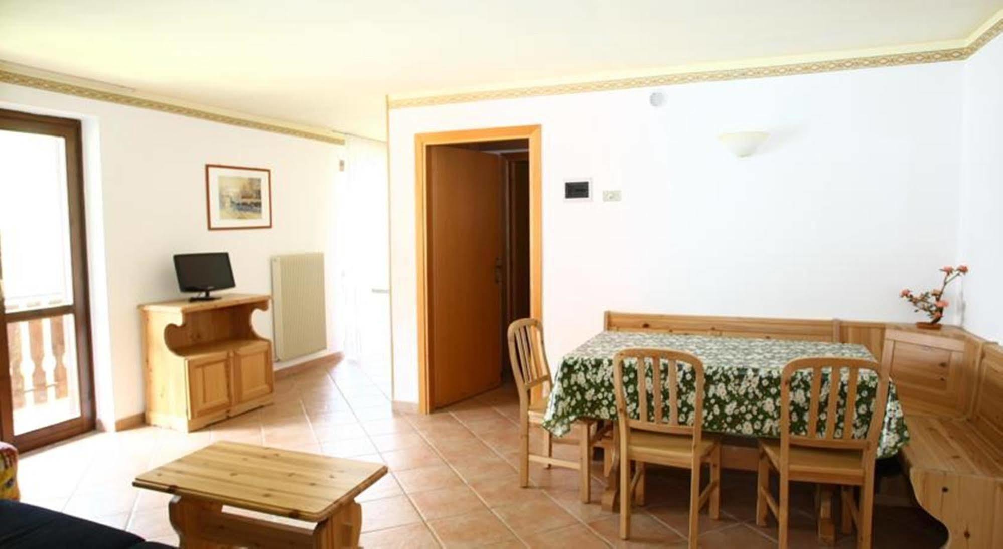 פאי דלה פאגאנלה Hotel & Residence Montana מראה חיצוני תמונה